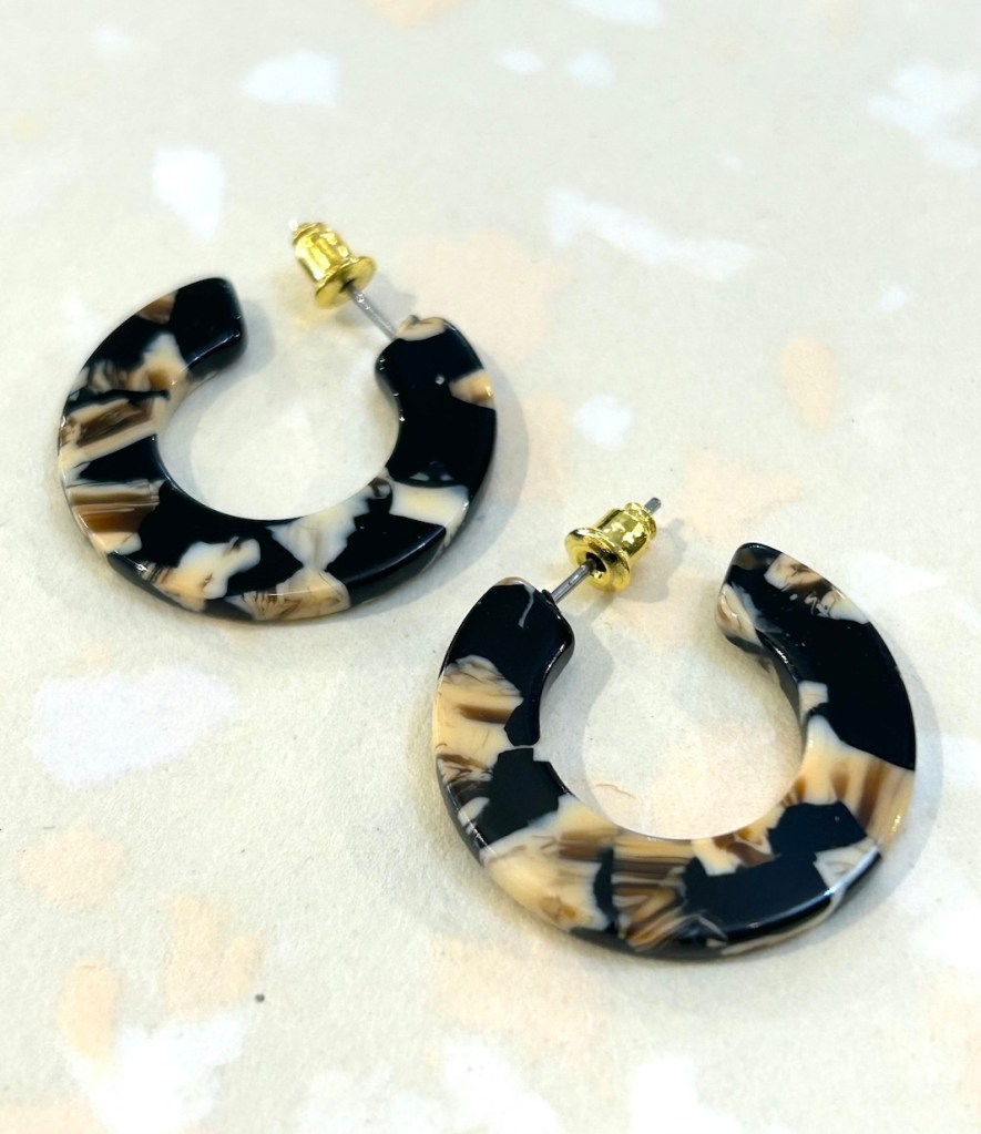 Sustainable jewelry
Acrylic fashion earrings
Colourful hoop earrings
Summer jewelry