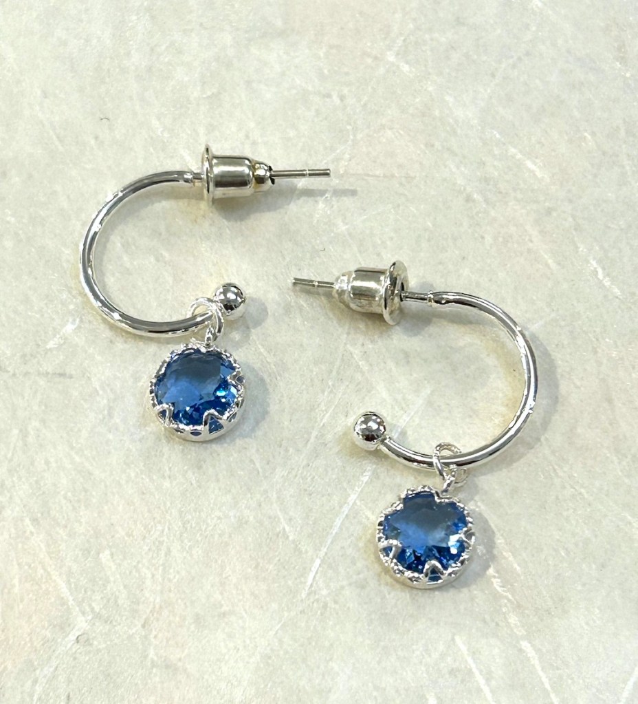 Blue crystal fashion earrings
Bridal earrings
Fashion jewelry